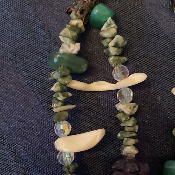 Vintage double strand green shell and bead necklace EVC - Picture 4 of 5